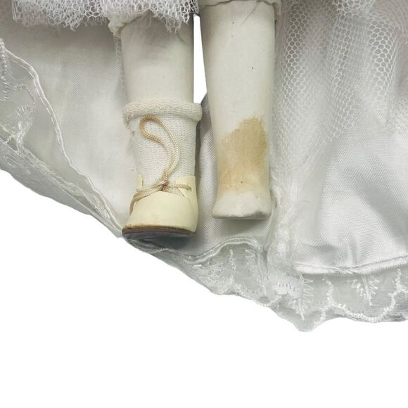 Bride Porcelain Doll - Picture 4 of 9